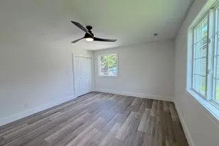 131 W 10th St, Uhrichsville, OH 44683 - Photo 12