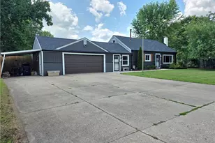 9856 Dupont Dr, Columbia Station, OH 44028 - Photo 2