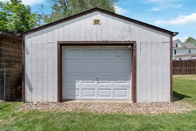 105 8th Street SW, Massillon, OH 44647 - Photo 6