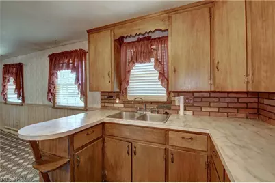 2933 Coventry Boulevard NE, Canton, OH 44705 - Photo 12