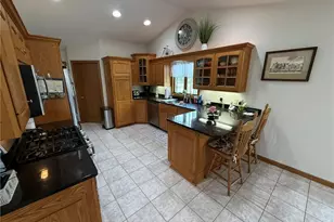 256 Clarence Dr SE, New Philadelphia, OH 44663 - Photo 4