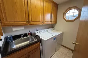 256 Clarence Dr SE, New Philadelphia, OH 44663 - Photo 8