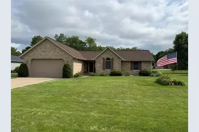 256 Clarence Drive SE, New Philadelphia, OH 44663 - Photo 1