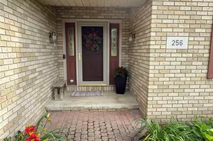 256 Clarence Dr SE, New Philadelphia, OH 44663 - Photo 2