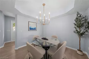 35 Sunset Cove Cir, Eastlake, OH 44095 - Photo 10
