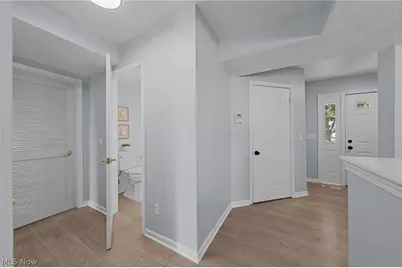 35 Sunset Cove Circle, Eastlake, OH 44095 - Photo 8