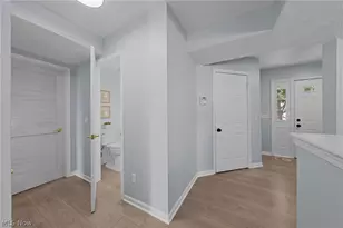 35 Sunset Cove Cir, Eastlake, OH 44095 - Photo 8