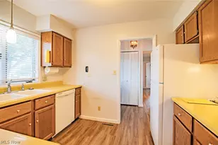 700 Victoria Ave, Williamstown, WV 26187 - Photo 12