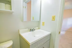 700 Victoria Ave, Williamstown, WV 26187 - Photo 28