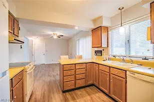 700 Victoria Ave, Williamstown, WV 26187 - Photo 14