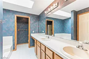 906 Southmoor Cir NE, Canton, OH 44721 - Photo 36