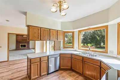 906 Southmoor Circle NE, Canton, OH 44721 - Photo 12