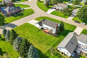 906 Southmoor Cir NE, Canton, OH 44721 - Photo 6