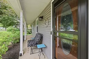 187 Fox Run Dr, Munroe Falls, OH 44262 - Photo 2
