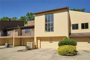 880 Hampton Ridge Dr, Akron, OH 44313 - Photo 1