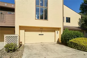 880 Hampton Ridge Dr, Akron, OH 44313 - Photo 2