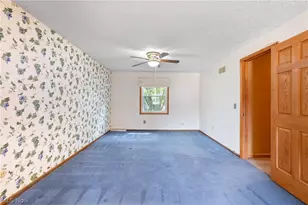 2329 Oakpoint Dr, Akron, OH 44321 - Photo 16