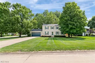 2329 Oakpoint Dr, Akron, OH 44321 - Photo 2