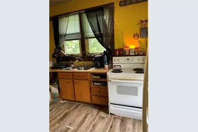 823 Graham Avenue, Cambridge, OH 43725 - Photo 2