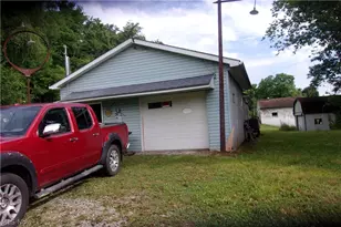 107 Jefferson St, Amsterdam, OH 43903 - Photo 2
