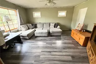 426 W 4th St, Uhrichsville, OH 44683 - Photo 2