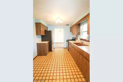 815 W Shore Blvd, Sheffield Lake, OH 44054 - Photo 6