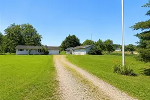 9754 Stonecreek Rd, Newcomerstown, OH 43832 - Photo 2