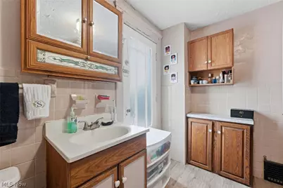 2240 12th Street SW, Akron, OH 44314 - Photo 20