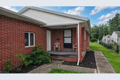 1022 Logan Avenue NW, New Philadelphia, OH 44663 - Photo 2