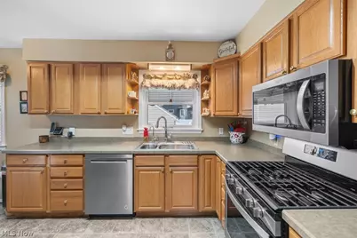 1872 19th Street, Cuyahoga Falls, OH 44223 - Photo 10