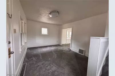 689 Brown Street, Akron, OH 44311 - Photo 2