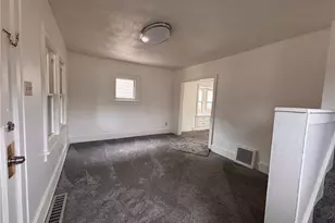 689 Brown St, Akron, OH 44311 - Photo 2