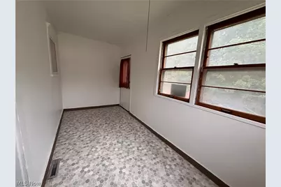 689 Brown Street, Akron, OH 44311 - Photo 6