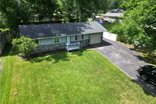 18015 Hillcrest Dr, Lake Milton, OH 44429 - Photo 2