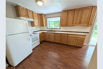 18015 Hillcrest Drive, Lake Milton, OH 44429 - Photo 14