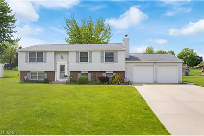 4506 Honeysuckle Drive, Green, OH 44720 - Photo 2