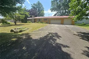 151 Cleveland Ct, Andover, OH 44003 - Photo 2