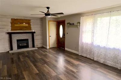 164 Sipple Avenue, Amherst, OH 44001 - Photo 4