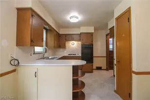 2497 Rosewae Dr, Youngstown, OH 44511 - Photo 8