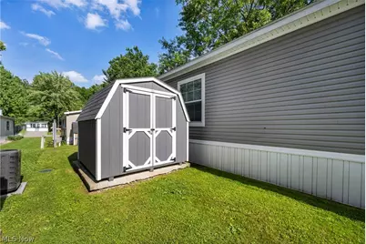 285 Westwoods, Amherst, OH 44001 - Photo 4