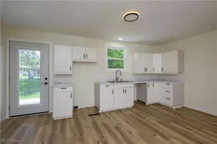 519 W Fike Ave, Orrville, OH 44667 - Photo 8