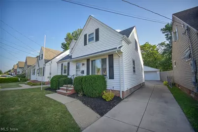 18400 Rockland Avenue, Loveland, OH 44135 - Photo 2