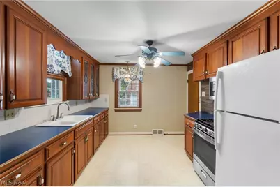 1904 Lincoln Way E, Massillon, OH 44646 - Photo 8