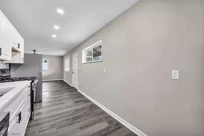 12215 National Drive, Grafton, OH 44044 - Photo 8
