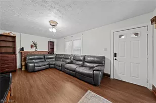 819 Keeney St, Akron, OH 44310 - Photo 4