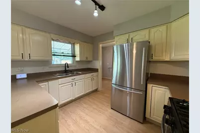 7682 Pinehurst Drive, Mentor on the Lake, OH 44060 - Photo 2