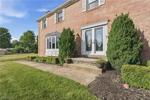 1251 Grenada Dr NE, Canton, OH 44714 - Photo 6