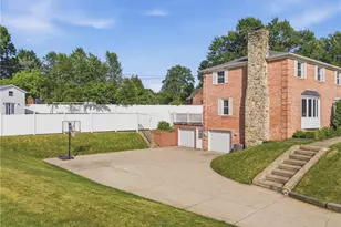 1251 Grenada Dr NE, Canton, OH 44714 - Photo 4