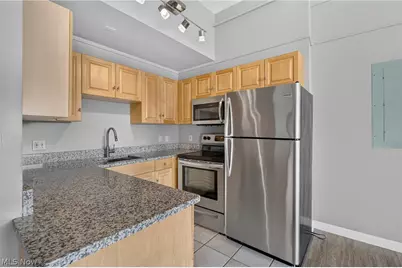 1900 Euclid Avenue #404, Loveland, OH 44115 - Photo 6
