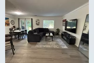 1411 Buckingham Gate Boulevard, Cuyahoga Falls, OH 44221 - Photo 2